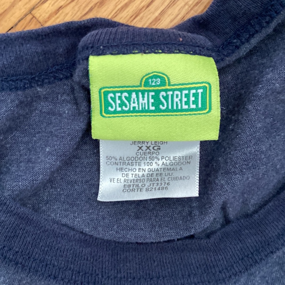 Sesame Street T-shirt. 50% cotton 50% polyester big bird Ernie retro style - Picture 3 of 3